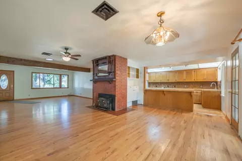 Living - 3081 Henderson Rd, Redding, CA 96002 photo 3 of 6