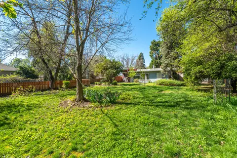 Exterior - 3081 Henderson Rd, Redding, CA 96002 photo 5 of 12