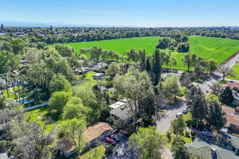 View/Area - 3081 Henderson Rd, Redding, CA 96002 photo 1 of 2
