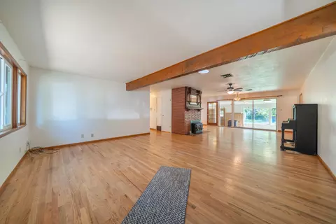 Living - 3081 Henderson Rd, Redding, CA 96002 photo 2 of 6