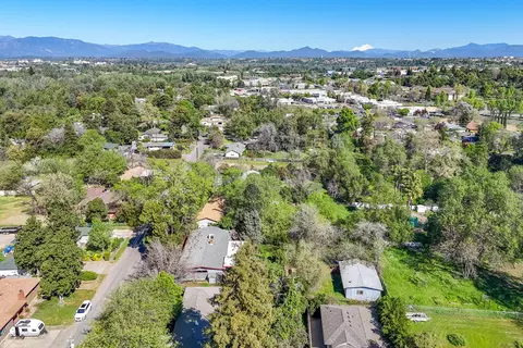 View/Area - 3081 Henderson Rd, Redding, CA 96002 photo 2 of 2