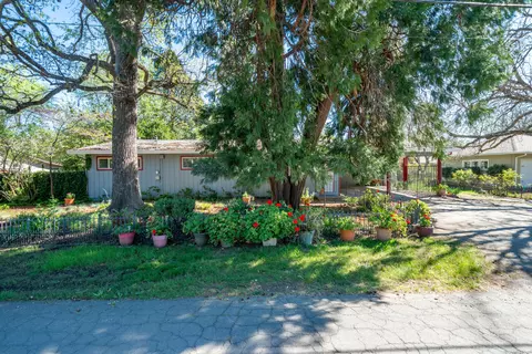 Exterior - 3081 Henderson Rd, Redding, CA 96002 photo 7 of 12