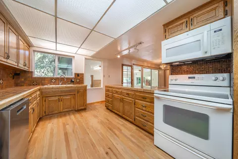 Kitchen - 3081 Henderson Rd, Redding, CA 96002 photo 3 of 5