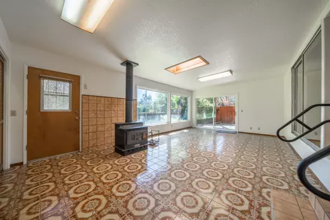 Living - 3081 Henderson Rd, Redding, CA 96002 photo 5 of 6