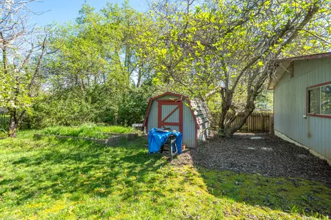 Exterior - 3081 Henderson Rd, Redding, CA 96002 photo 4 of 12