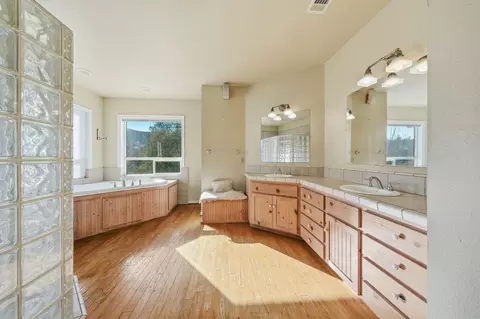 Bath - 15725 Horseless Carriage Dr, Redding, CA 96001 photo 1 of 9