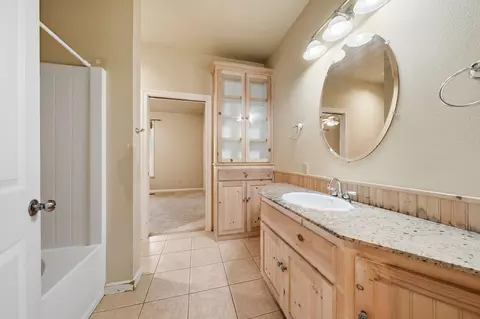 Bath - 15725 Horseless Carriage Dr, Redding, CA 96001 photo 6 of 9