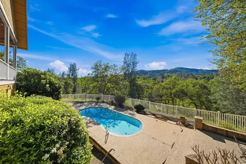 Exterior - 15725 Horseless Carriage Dr, Redding, CA 96001 photo 10 of 20