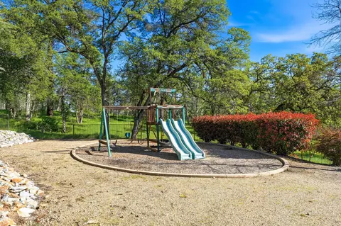 Exterior - 15725 Horseless Carriage Dr, Redding, CA 96001 photo 5 of 20