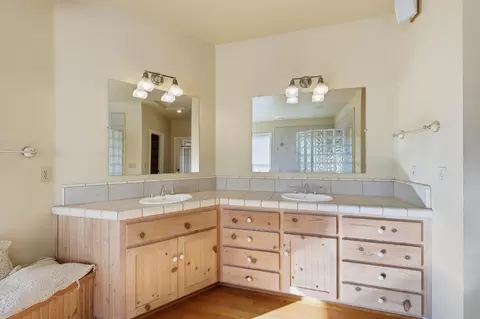 Bath - 15725 Horseless Carriage Dr, Redding, CA 96001 photo 2 of 9