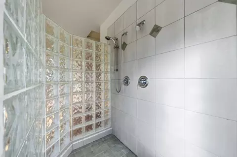 Bath - 15725 Horseless Carriage Dr, Redding, CA 96001 photo 5 of 9