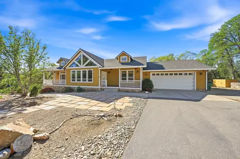 Exterior - 15725 Horseless Carriage Dr, Redding, CA 96001 photo 2 of 20