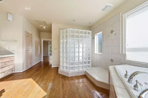Bath - 15725 Horseless Carriage Dr, Redding, CA 96001 photo 4 of 9