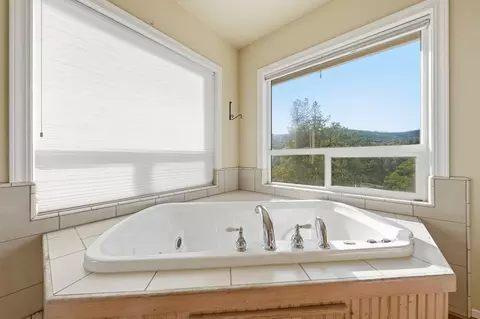Bath - 15725 Horseless Carriage Dr, Redding, CA 96001 photo 3 of 9