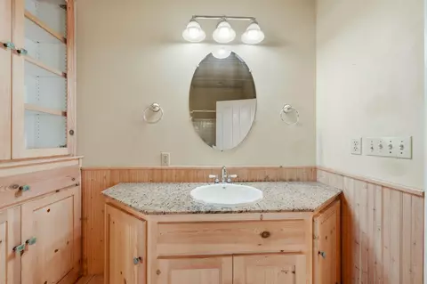 Bath - 15725 Horseless Carriage Dr, Redding, CA 96001 photo 7 of 9