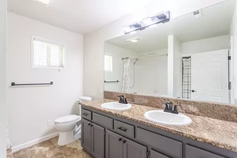 Bath - 17063 Hawthorne Ave, Anderson, CA 96007 photo 1 of 4
