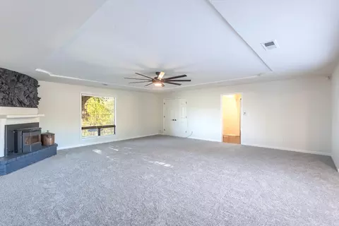 Living - 17063 Hawthorne Ave, Anderson, CA 96007 photo 1 of 6