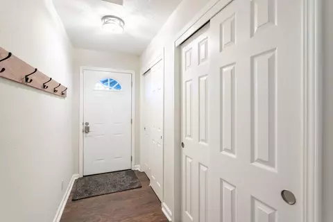 Entry Way - 17063 Hawthorne Ave, Anderson, CA 96007 photo 3 of 4