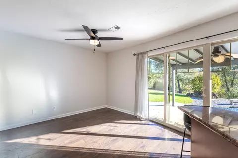 Living - 17063 Hawthorne Ave, Anderson, CA 96007 photo 6 of 6