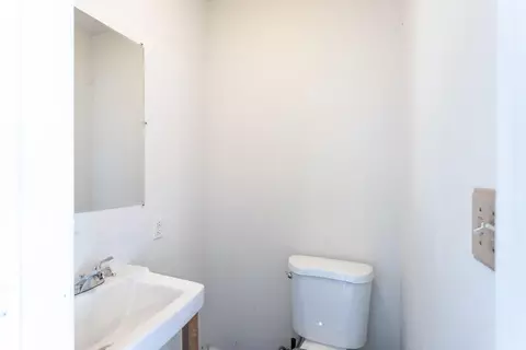Bath - 17063 Hawthorne Ave, Anderson, CA 96007 photo 4 of 4