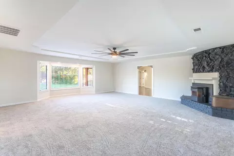 Living - 17063 Hawthorne Ave, Anderson, CA 96007 photo 3 of 6