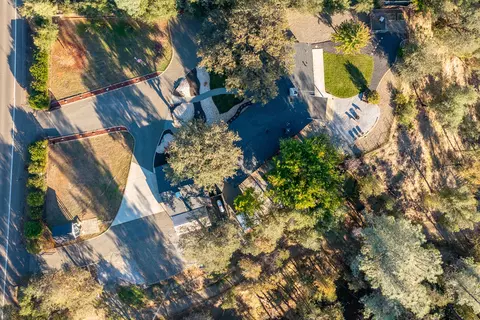 View/Area - 17063 Hawthorne Ave, Anderson, CA 96007 photo 4 of 6