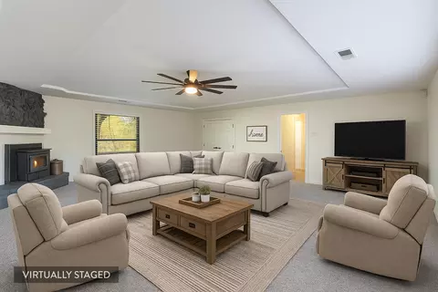 Living - 17063 Hawthorne Ave, Anderson, CA 96007 photo 2 of 6