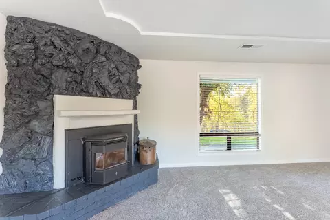 Living - 17063 Hawthorne Ave, Anderson, CA 96007 photo 4 of 6