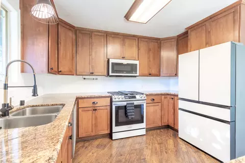 Kitchen - 17063 Hawthorne Ave, Anderson, CA 96007 photo 2 of 3