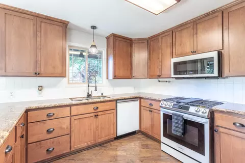 Kitchen - 17063 Hawthorne Ave, Anderson, CA 96007 photo 1 of 3
