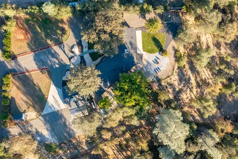 View/Area - 17063 Hawthorne Ave, Anderson, CA 96007 photo 3 of 6