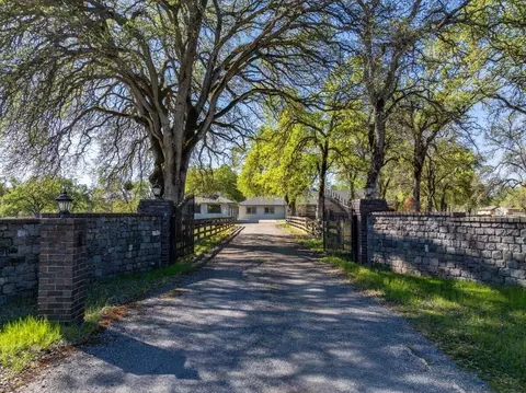16703 Gas Point Rd, Cottonwood, CA 96022