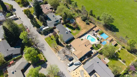 View/Area - 5142 Huntington Dr, Redding, CA 96002 photo 4 of 5