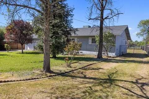 Exterior - 5142 Huntington Dr, Redding, CA 96002 photo 4 of 9