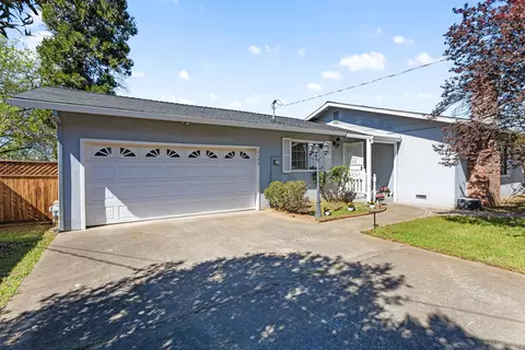 Exterior - 5142 Huntington Dr, Redding, CA 96002 photo 2 of 9