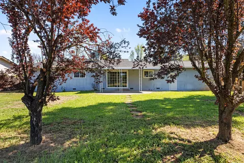 Exterior - 5142 Huntington Dr, Redding, CA 96002 photo 8 of 9
