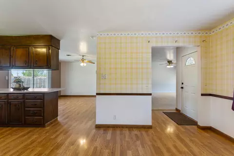Entry Way - 5142 Huntington Dr, Redding, CA 96002 photo 2 of 2
