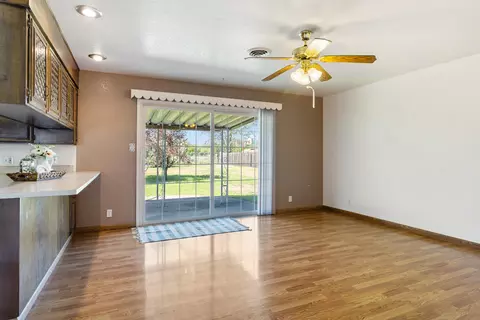 Living - 5142 Huntington Dr, Redding, CA 96002 photo 5 of 8