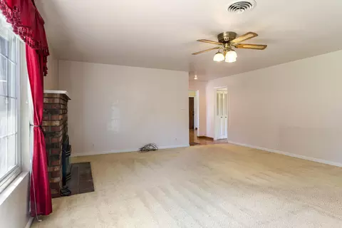 Living - 5142 Huntington Dr, Redding, CA 96002 photo 2 of 8