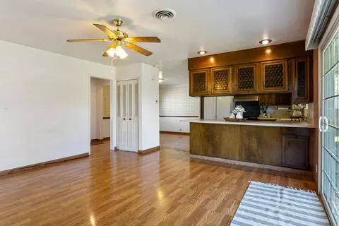Living - 5142 Huntington Dr, Redding, CA 96002 photo 7 of 8