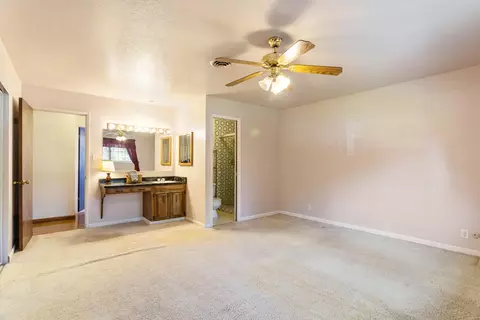 Bedroom - 5142 Huntington Dr, Redding, CA 96002 photo 3 of 8