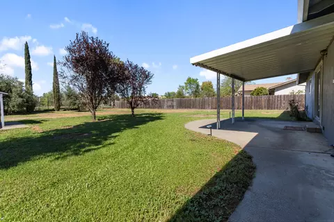 Exterior - 5142 Huntington Dr, Redding, CA 96002 photo 5 of 9