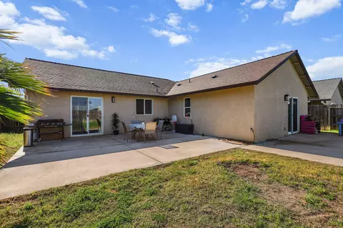 Exterior - 2606 Sapphire Ln, Anderson, CA 96007 photo 5 of 6