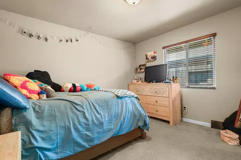 Bedroom - 2606 Sapphire Ln, Anderson, CA 96007 photo 4 of 5