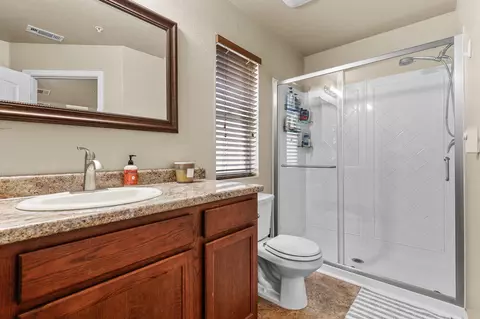 Bath - 2606 Sapphire Ln, Anderson, CA 96007 photo 1 of 2