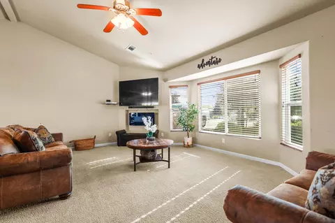 Living - 2606 Sapphire Ln, Anderson, CA 96007 photo 2 of 2