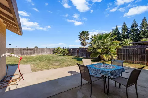 Exterior - 2606 Sapphire Ln, Anderson, CA 96007 photo 2 of 6