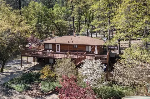 17856 Lake Dr, Lakehead, CA 96051