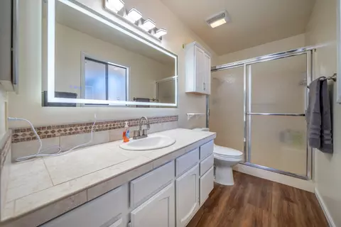 Bath - 1991 Tiburon Dr, Redding, CA 96003 photo 3 of 3