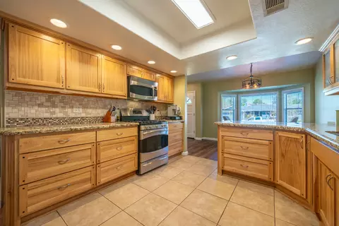 Kitchen - 1991 Tiburon Dr, Redding, CA 96003 photo 2 of 4